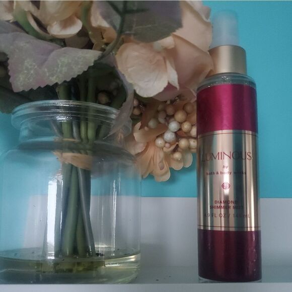 Luminous Diamond Shimmer By Bath And Body Works - Picture 2 of 5